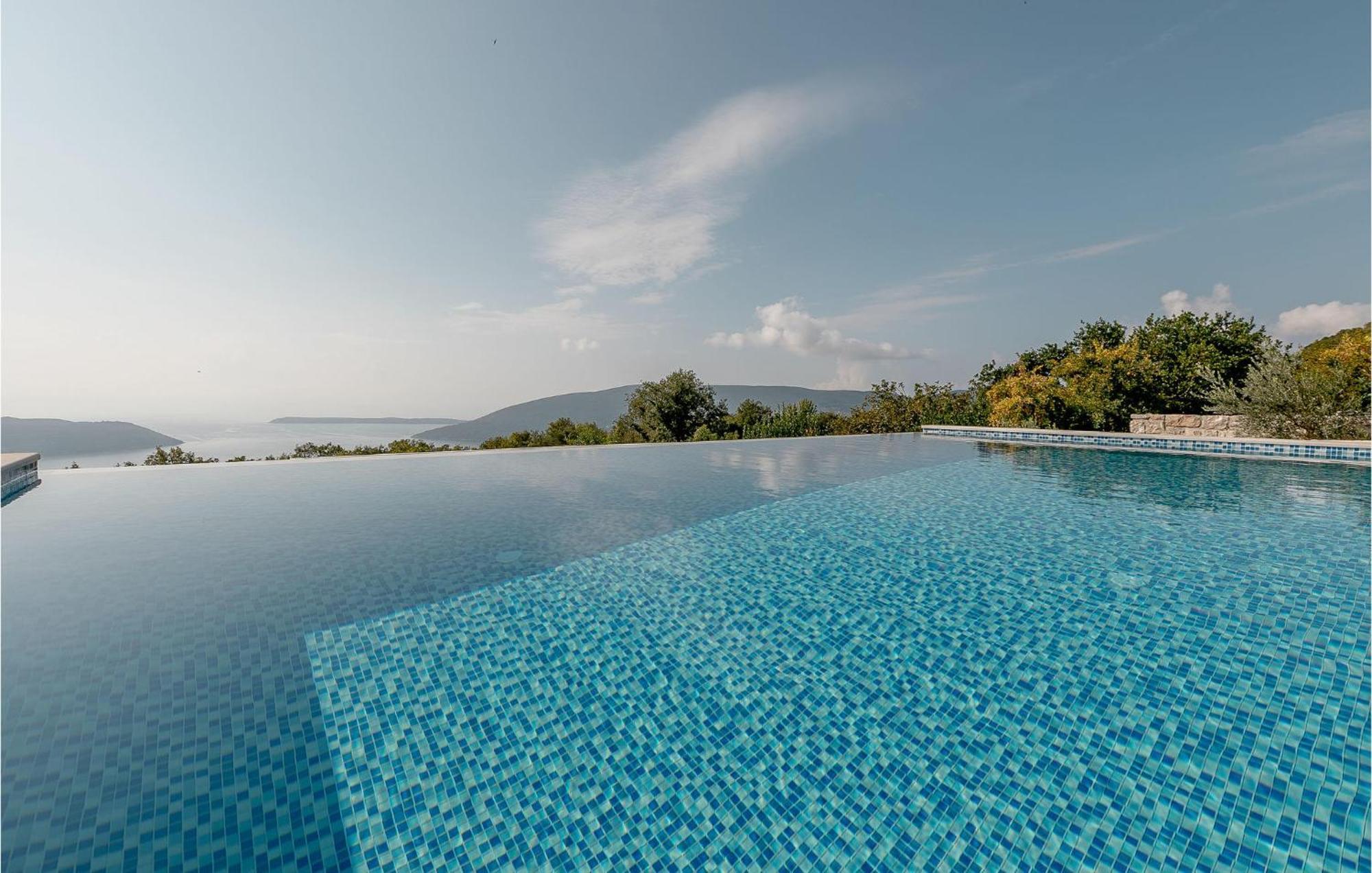 Amazing Home In Herceg Novi With House Sea View المظهر الخارجي الصورة