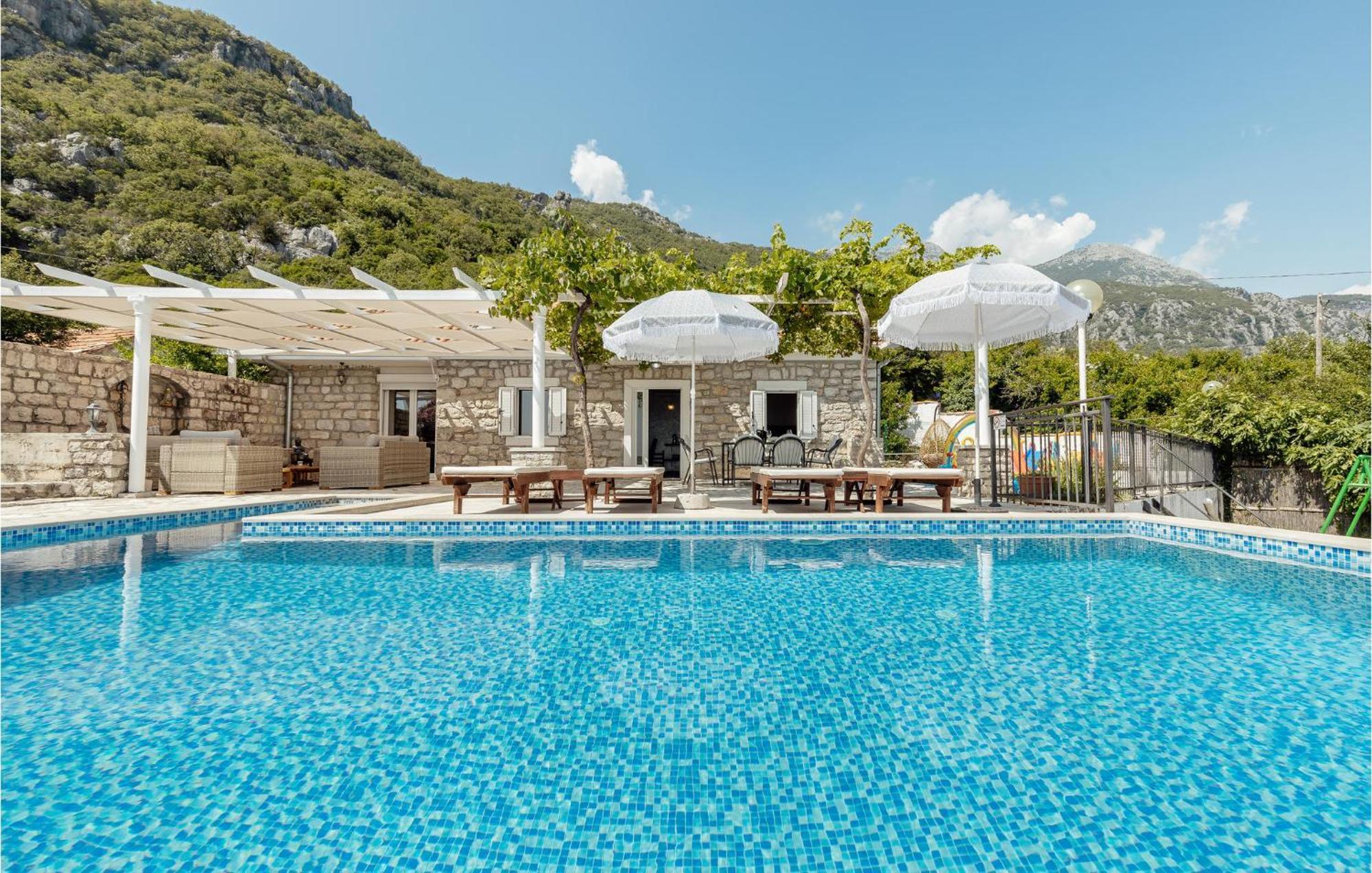 Amazing Home In Herceg Novi With House Sea View المظهر الخارجي الصورة