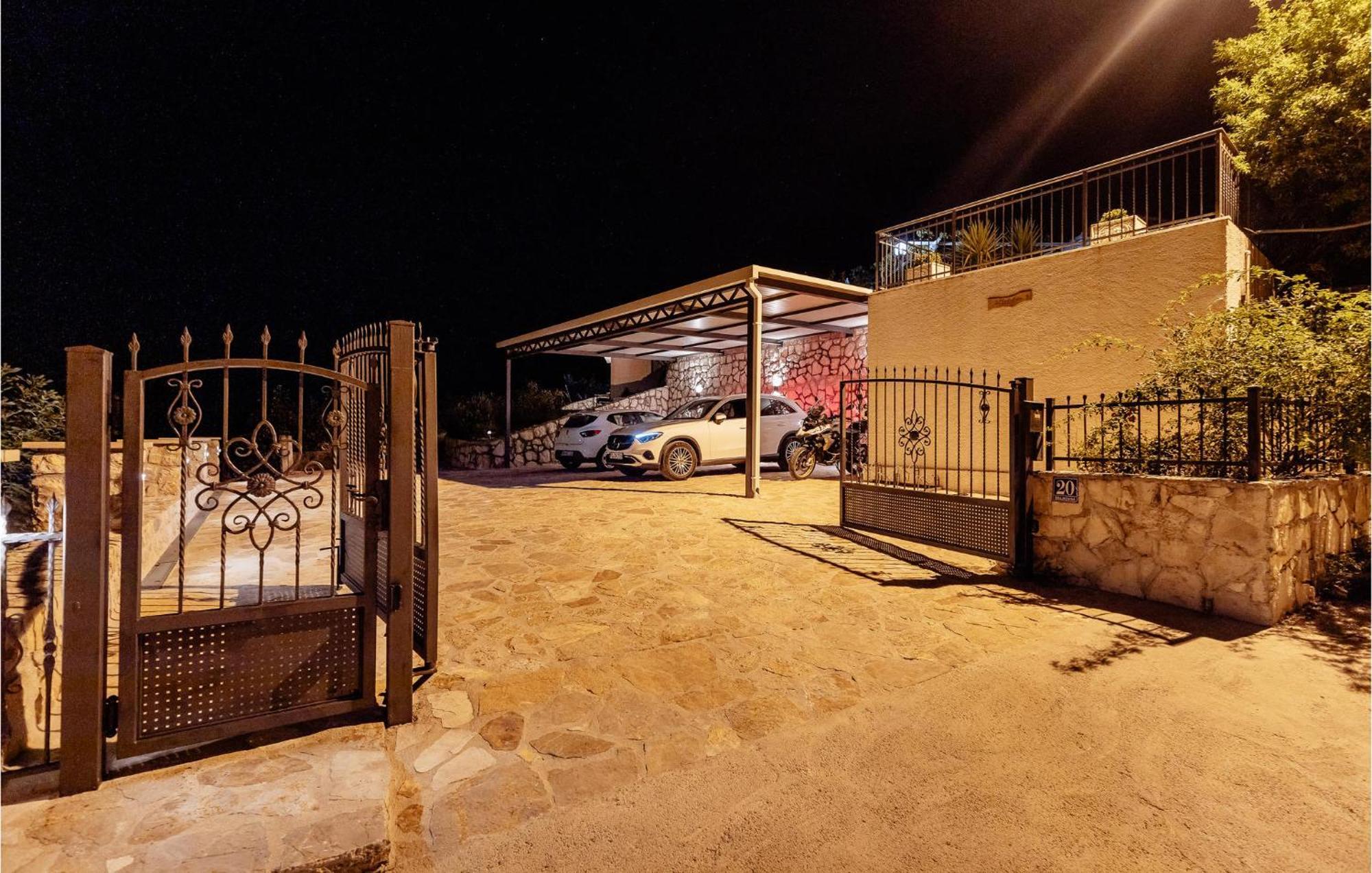 Amazing Home In Herceg Novi With House Sea View المظهر الخارجي الصورة