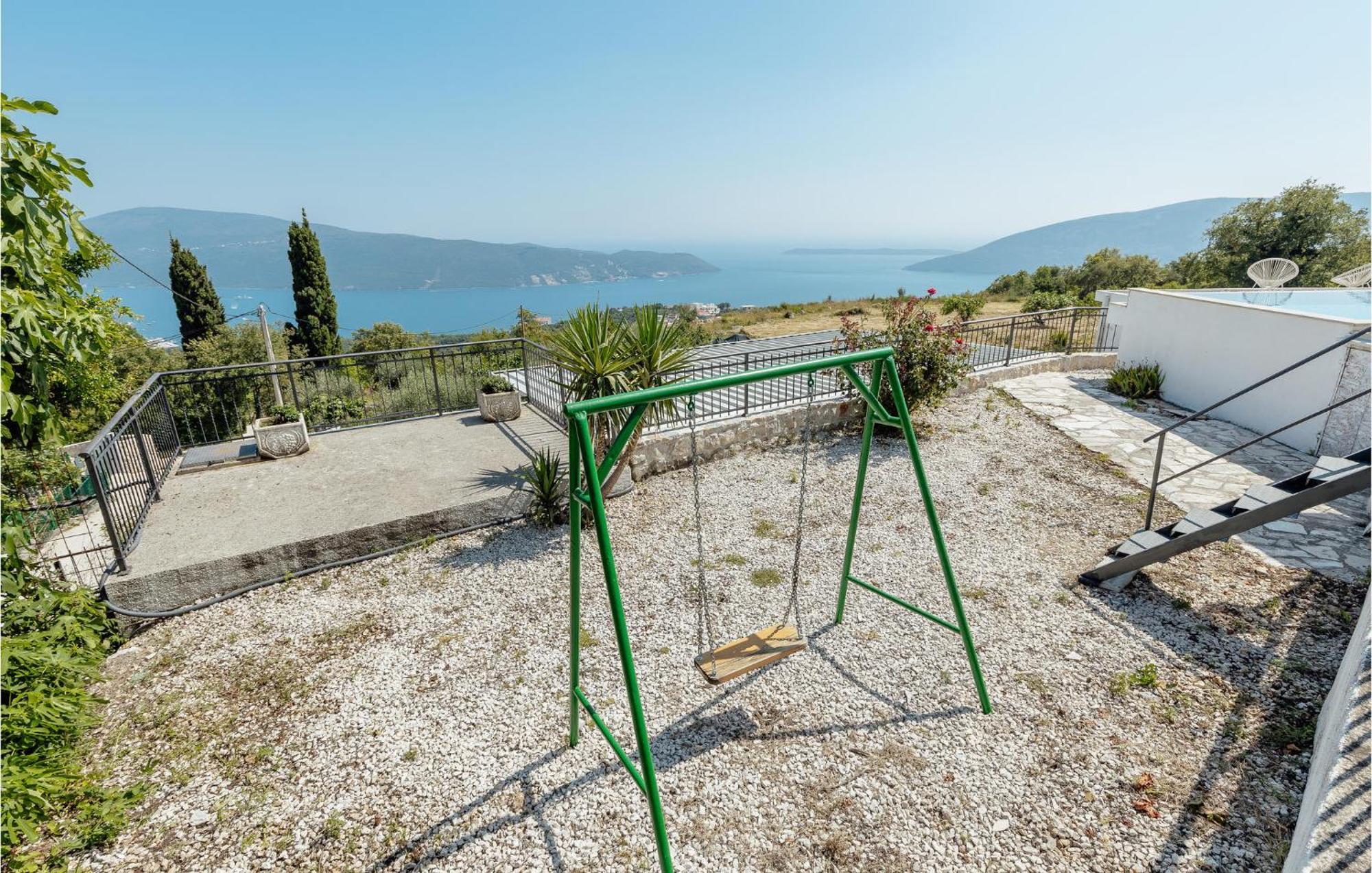 Amazing Home In Herceg Novi With House Sea View المظهر الخارجي الصورة