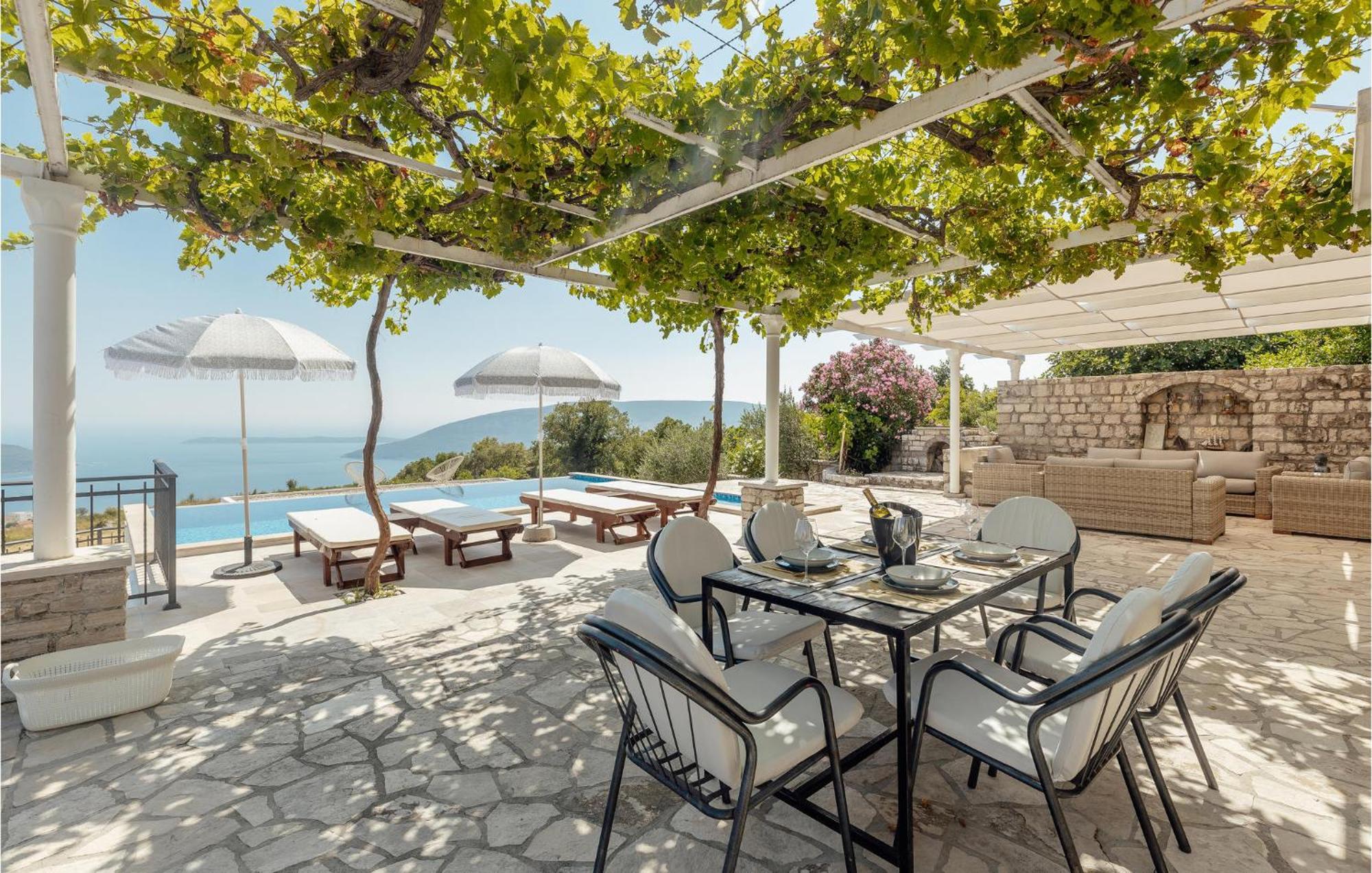 Amazing Home In Herceg Novi With House Sea View المظهر الخارجي الصورة